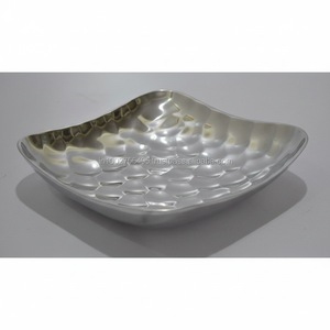 Tazón Cuadrado de Metal con Acabado de Aluminio Martillado 25x25x6 CM, Marca IHA, Platos y Vajilla - Product Image 1