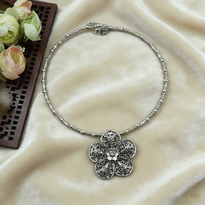 Collar de Plata Miao con Flor de Filigrana, Cadena Étnica <span class=keywords><strong>Hmong</strong></span> con Cuentas Delicadas, Colgante Floral Vintage Hecho a Mano, Regalo de Flor Calada - Product Image 1