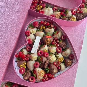 Boîte cadeau en carton en forme de lettres « Je t'aime » remplissable avec des fleurs de fraises au chocolat pour des friandises - Product Image 6