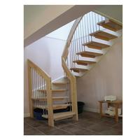 Escalier en colimaçon moderne sur mesure pour intérieur, structure en acier au carbone, marches en bois massif, garde-corps de sécurité