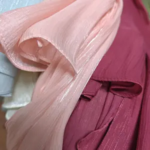 2024 Wholesale Light Weight Hijab Muslim Women Scarf Crinkle Shawl Glitter Plain Breathable Shiny Satin Silk Crepe Hijab Scarf