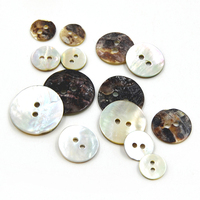 Su ordine all'ingrosso conchiglia pulsanti 2 fori naturale accessori di abbigliamento agoya tasto di coperture