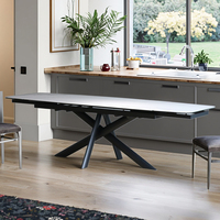 Usine chinoise vend des meubles de salle à manger en céramique avec pieds en métal de luxe léger et moderne, plateau en verre trempé, table 4 places