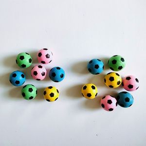 Balle élastique pour animaux de compagnie en mousse de latex naturel couleur football chat morsure jeu interactif balle de jouet peut être personnalisé couleur emballage - Product Image 3