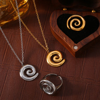 Ensemble de bijoux en acier inoxydable plaqué or 18 carats sans décoloration collier pendentif anneau en spirale pour les femmes