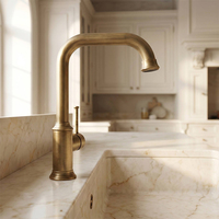 Robinet de cuisine STOCCO au design français traditionnel, à poser sur le plan, en laiton bronze antique de qualité supérieure, avec douchette céramique monotrou pour eau chaude