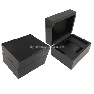 Sang Trọng Biểu Tượng Tùy Chỉnh Người Đàn Ông Màu Đen Của Quà Tặng Đóng Gói Hộp Chất Lượng Cao Màu Đen Gỗ Da Hình Chữ Nhật Handmade Với Dập In Ấn - Product Image 4