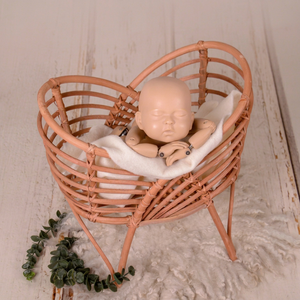 Cette berceau pour bébé en bambou en forme de gourde avec poignées convient aux nourrissons âgés de 0 à 6 mois, fabriqué en rotin naturel, et est parfait. - Product Image 1