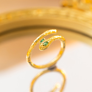 Bagues empilables tendance en cuivre, plaquées or 18 carats, ajustables, incrustées de CZ et d'émail pour femmes - Product Image 4