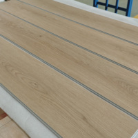 Fabrikverkauf Verschiedene Realistische Holzmaserung 8mm Planken SPC Klick-Bodenbelag Wasserdichter Kunststoffboden mit Klicksystem