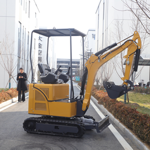 Mini-excavatrice avec compartiment moteur à charnières arrière et chenilles résistantes à l'usure, rendant l'efficacité opérationnelle élevée garantie - Product Image 5