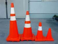 Cône de signalisation Wesure S7103 450 mm 100 % PVC neuf réfléchissant avec base 270x270 mm pour la sécurité routière 1,1 kg