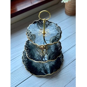 Support à gâteau en résine écologique personnalisé de haute qualité avec un design d'affichage luxueux pour les événements et la pâtisserie à domicile - Product Image 1