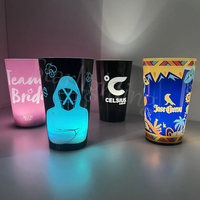 Vente en gros de gobelets lumineux à LED avec logo personnalisé, 14 oz, gobelets lumineux à LED, verres à vin en plastique, mugs modernes, gobelets pour boisson pour les fêtes