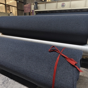 <span class=keywords><strong>Tappeto</strong></span> in Velluto <span class=keywords><strong>Nero</strong></span> Agugliato in Poliestere Grigio Antiscivolo a Rotolo per Casa e Stanza, Prodotto in Cina - Product Image 2