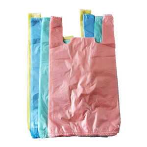 Borsa Shopping Monouso Rosa a Forma di T-shirt in HDPE con Stampa Verde Serigrafica e Chiusura Termosaldata - Product Image 2