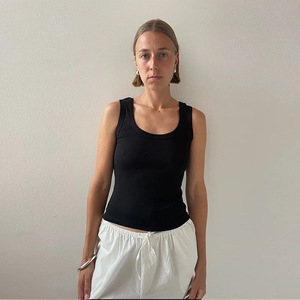 Camiseta sin mangas vintage de color liso con cuello redondo para mujer, de tela tejida transpirable, con detalle de costura central en la espalda, ideal para verano. - Product Image 2