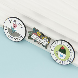 Broche de Aleación con Letras de Moda, Insignia Creativa con Frase Corta en Inglés, Insignia Redonda con Forma de Tulipán - Product Image 4