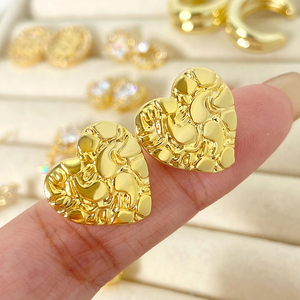 Pendientes chapados en oro con forma de corazón para mujer, regalo de joyería de moda romántica - Product Image 4