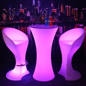 Muebles de barra Led brillantes, mesa de cóctel iluminada, sillas LED y barra de mesa de luz LED de plástico