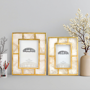 Gia Đình Sang Trọng Thạch Anh Trắng Với Brass Trim Đá Hình Ảnh Khung Bàn Trang Trí-Trắng Thạch Anh/Thủy Tinh/Brass - Product Image 3