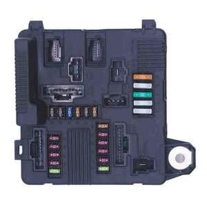 Caja de fusibles de piezas de automóvil de productos de China de Venta caliente para <span class=keywords><strong>RENAULT</strong></span> OEM 8200306033 fabricantes de piezas de automóviles de China - Product Image 1