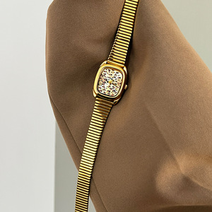 Montre à quartz rectangulaire pour femme en acier inoxydable avec cadran léopard, bracelet milanais, design élégant analogique à chiffres romains, design tendance - Product Image 5