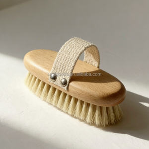 فرشاة جسم خشبية بشعار مخصص وشعيرات نايلون، تصميم بيضاوي بسيط للتدليك والتقشير أثناء الاستحمام وتنظيف البشرة الجافة - Product Image 4