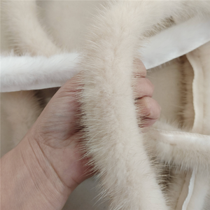Bordo in Pelliccia Sintetica Personalizzato <span class=keywords><strong>di</strong></span> Colore Bianco, Effetto <span class=keywords><strong>Visone</strong></span> - Product Image 2