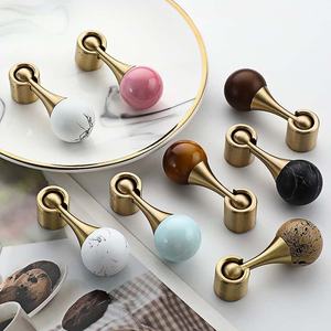 Poignées de style médiéval en laiton à trou unique - Boutons ronds à boule multicolores pour armoire/placard/meuble TV/tiroir - Product Image 2