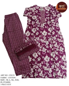 Ensemble salwar kameez en coton brodé, très vendu, avec un design magnifique pour les fêtes et les festivals, disponible au prix export. - Product Image 5