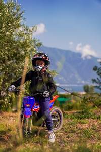 Moto tout-terrain pour enfants - Moteur central 74V, vitesse unique, frein à disque, alliage d'aluminium, empattement large, stabilité pour des balades équilibrées - Product Image 5
