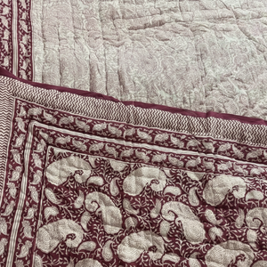 Couverture Kantha indienne vintage imprimée de qualité supérieure, confectionnée à la main, en coton imprimé, motif pour couvre-lit Gudari pour hôtel - Product Image 1