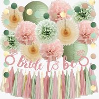 Décorations de fête prénuptiale rose poudré et vert sauge, éventails beiges bohèmes et pompons avec guirlande à pampilles pour enterrement de vie de jeune fille