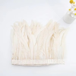 Plumes de queue de coq blanches en gros pour la décoration du Carnaval de Miami, des Bahamas et du Jankanoo - Product Image 3