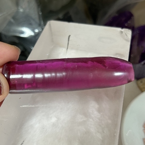 200 grammes de saphir corindon brut synthétique violet, matière première prête à être expédiée - Product Image 2