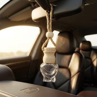 Flacons de parfum pour voiture en verre carré haut de gamme de 6 ml avec logo personnalisé imprimé, couvercle en bois, diffuseur de parfum suspendu, diffuseur à bâtonnets