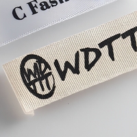 Etiquettes de vêtement personnalisées Etiquette de cou et étiquette de taille Etiquettes pour vêtement/sacs/chaussures Etiquette de vêtement vêtements avec logo personnalisé OEM