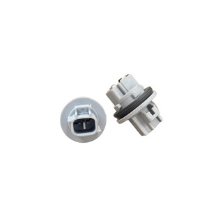 Xinfeipeng Headlight Bulb <b>Socket</b> Connector 90075-60028 For Toyota 03-05 Plastic Material - Product Image 2
