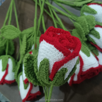 Cadeau éternel, décoration de mariage, cadeaux de Noël, cadeaux de remise de diplôme, bouquet de roses rouges et blanches en crochet fait main, fleur en fil