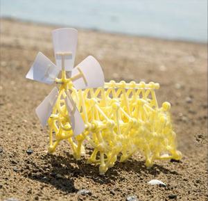 ของเล่นพลังงานลม หุ่นยนต์เดินได้ขนาดเล็ก DIY กังหันลม หุ่นยนต์พลังงานลม ชุดประกอบ DIY โมเดลหุ่นยนต์พลังงานลม ของเล่นปริศนาวิทยาศาสตร์สำหรับเด็ก - Product Image 1