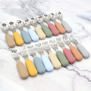 Ensemble de <span class=keywords><strong>couverts</strong></span> pour <span class=keywords><strong>bébé</strong></span> personnalisés avec logo et couleur, cuillères et fourchettes en silicone, vaisselle pour nourrissons, ensemble de <span class=keywords><strong>couverts</strong></span> avec manche en acier inoxydable - Product Image 1