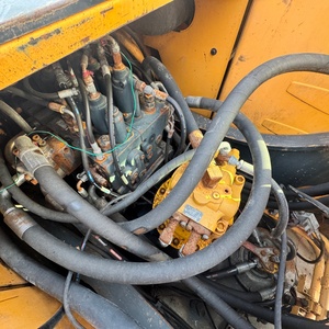 Excavadora de cadenas usada Hyundai de 22 toneladas para proyectos de ingeniería, importada, potente, con pintura original. - Product Image 4