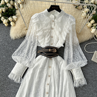 Robe décontractée élégante pour femme avec col montant en dentelle, manches longues lanternes, coupe trapèze et ceinture, idéale pour le quotidien et les soirées