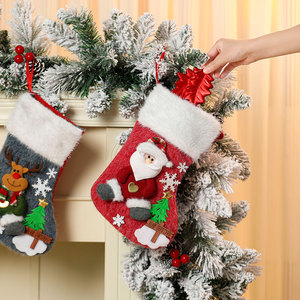 Nueva mediana bolsa de regalo navideña de felpa grande con diseño de dibujos animados en 3D, estilo transfronterizo, para dulces, adorno para árbol de Navidad - Product Image 4