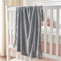 Vente en gros de haute qualité Fabriqué en Chine Couvertures en molleton de corail de luxe en peluche grise multifonctionnelle Super doux Facile à ranger et à transporter