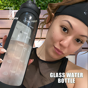 Bouteille d'eau en verre borosilicate anti-fuite de 32 oz avec manchon en silicone, marqueurs de temps, couvercle à paille, logo personnalisé, vente en gros - Product Image 6