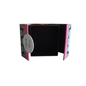 Boîte cadeau rigide à ouverture rabattable de luxe personnalisée avec plaque nominative - Emballage noir et rose pour cadeaux et cosmétiques - Product Image 6