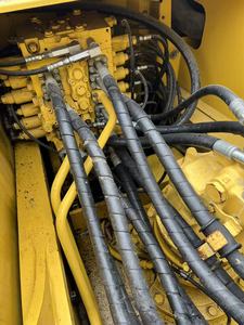 รถขุดตีนตะขาบ Komatsu PC200 มือสองจากญี่ปุ่น น้ำหนัก 20 ตัน รถขุดขนาดกลาง ชั่วโมงการทำงานต่ำ เครื่องยนต์เดิม ปั๊มไฮดรอลิกเดิม - Product Image 6