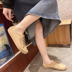 Nueva moda para mujer, zapatos informales de PVC de Color sólido para las cuatro estaciones, blancos con boca poco profunda para la lluvia de invierno - Product Image 3